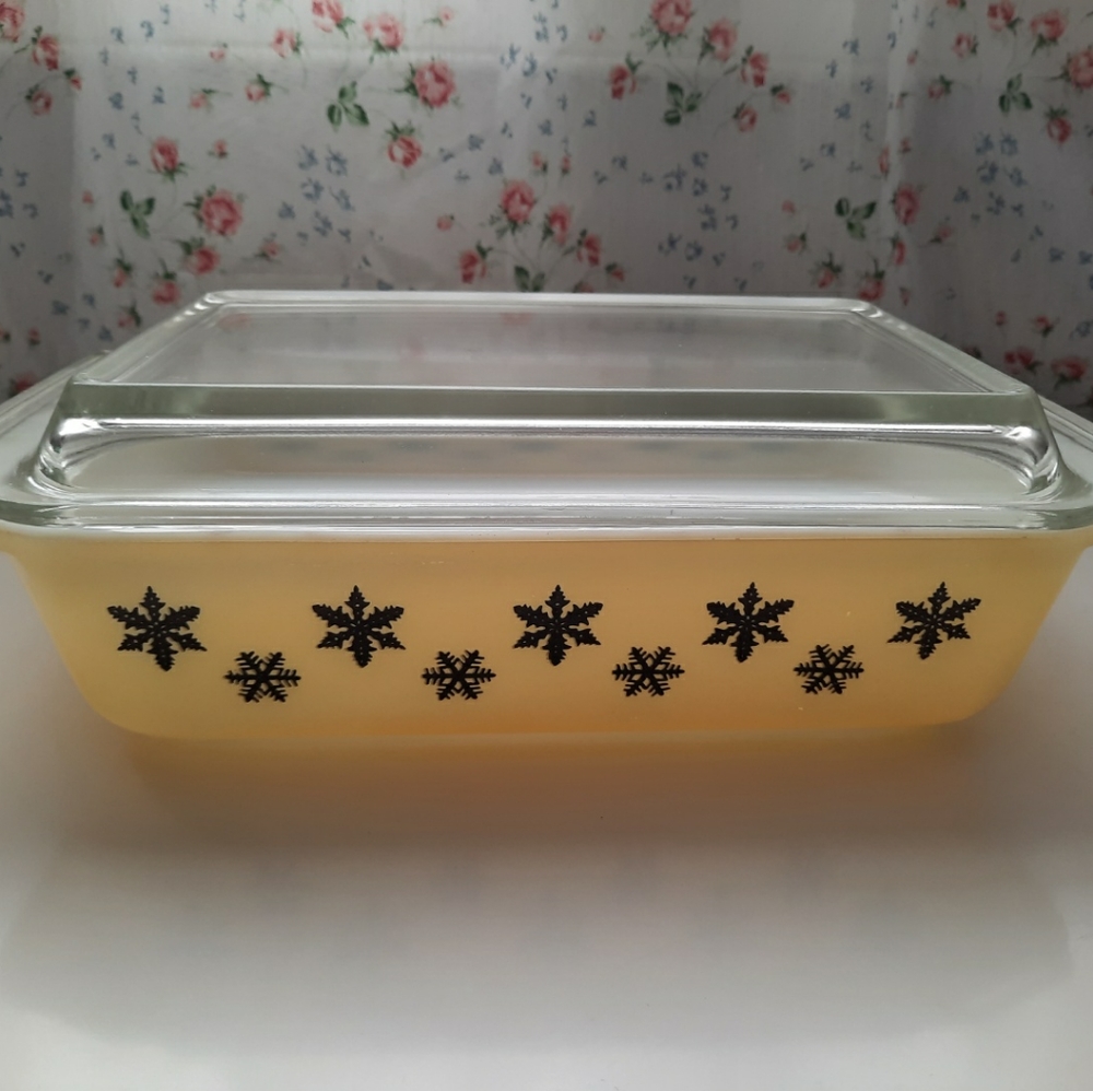 Pyrex Snowflake Baking Dish